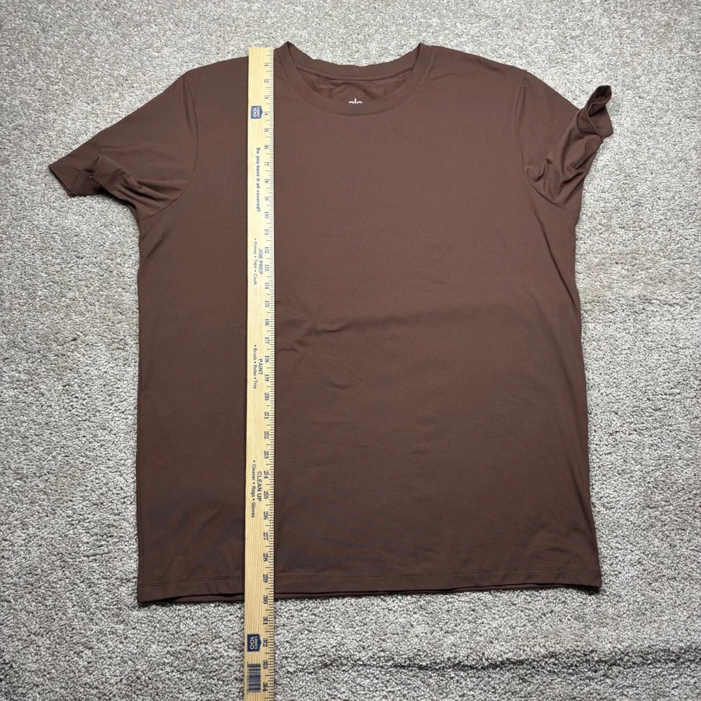 Alo Yoga Mens XL Espresso Brown Performance Short Sleeve Crew Neck T-Shirt